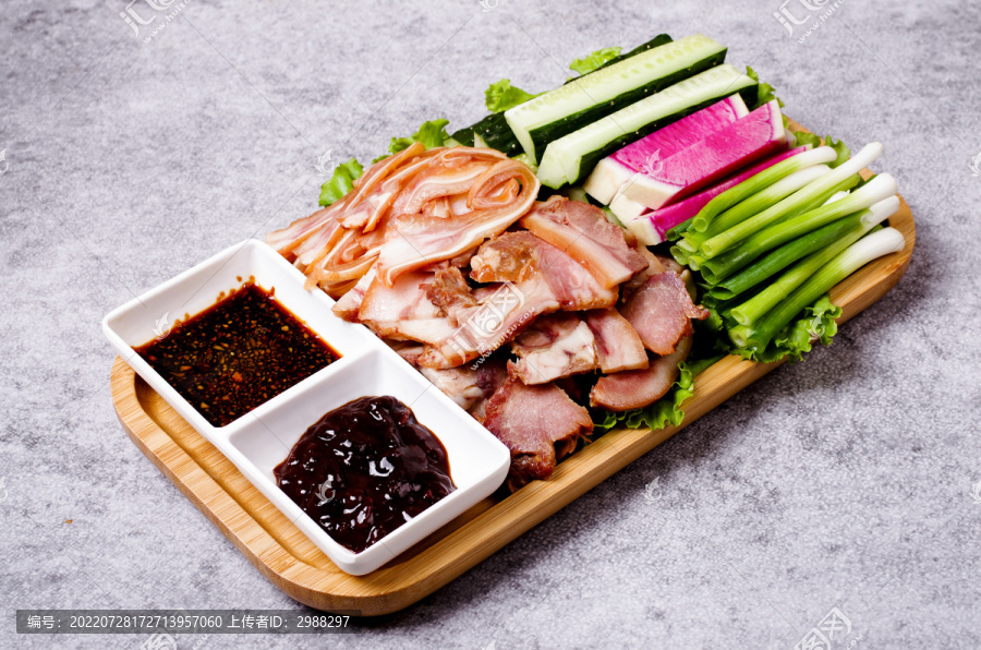 农家熏酱菜  --- набор мясо с овощами + соус