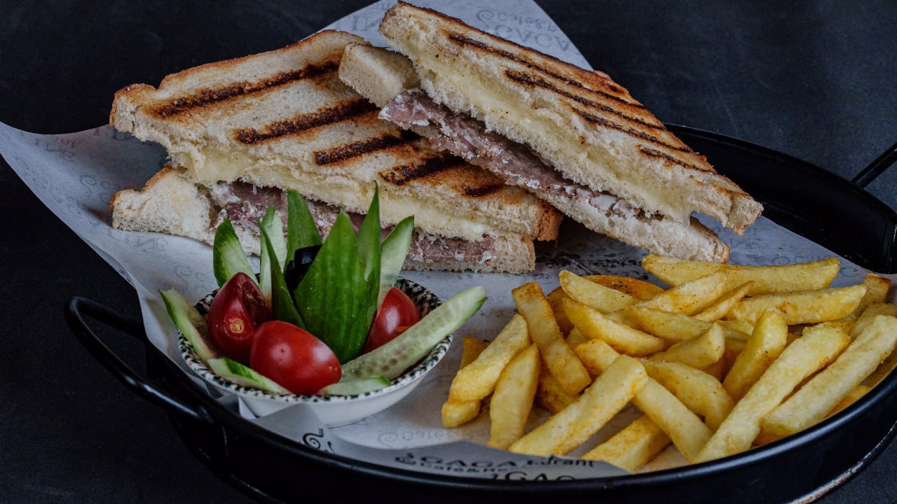 Kavurma Kaşarlı Tost