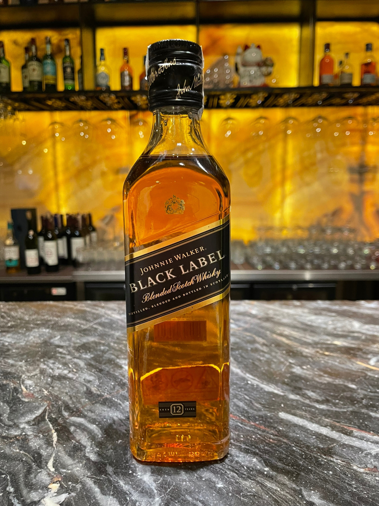 JOHNNIE WALKER BLACK LABEL 12 YEARS