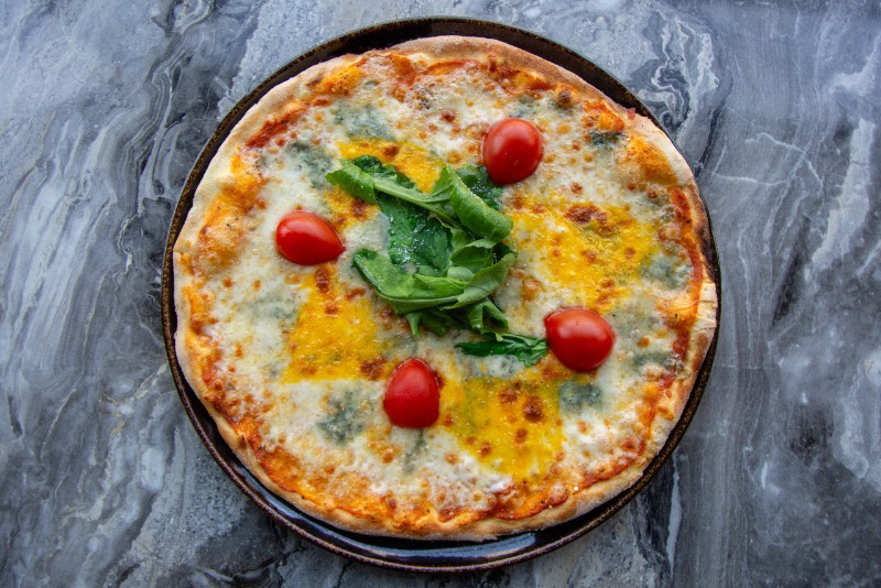 Pizza Dört Peynirli