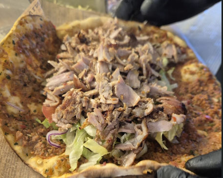 Lahmacun avec Kebap