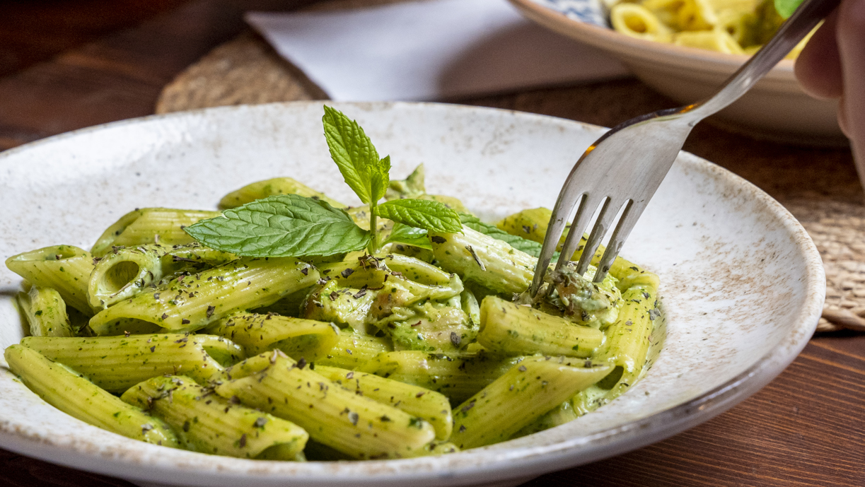 Pesto Soslu Tavuklu Penne