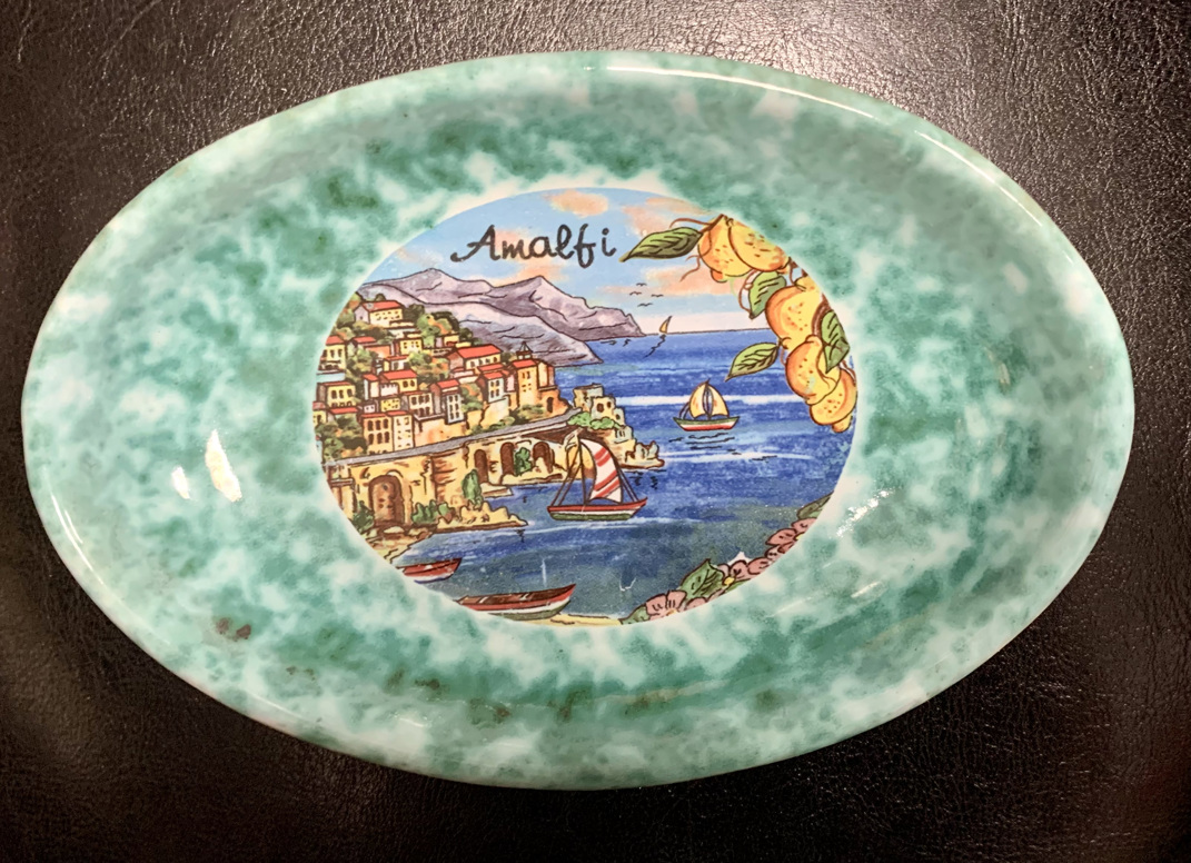 Large oval bowls €9,00