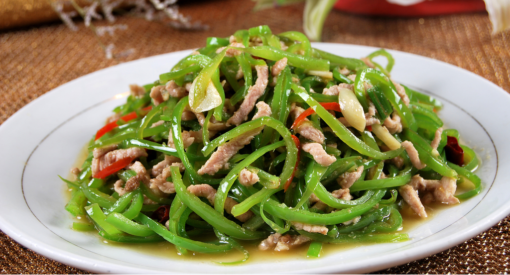 青椒肉丝 Острая свинина с перцем