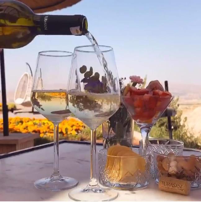 GLASS OF WHITE WINES