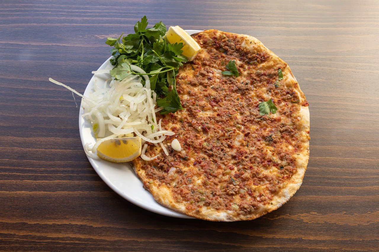 Lahmacun ( Pizza turque)