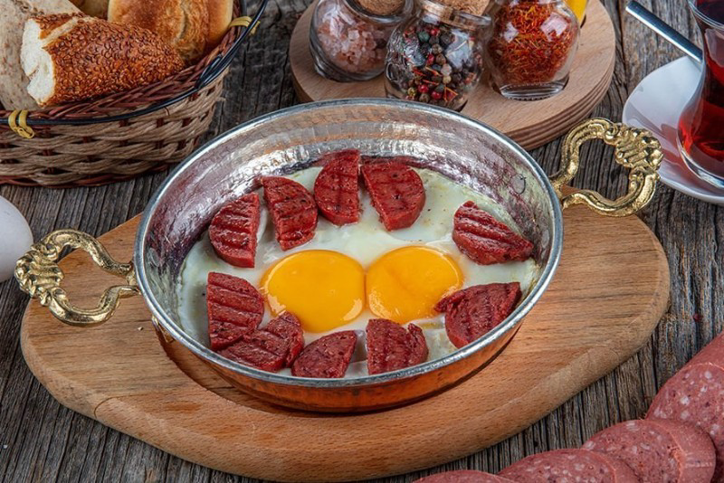 Sucuklu Yumurta