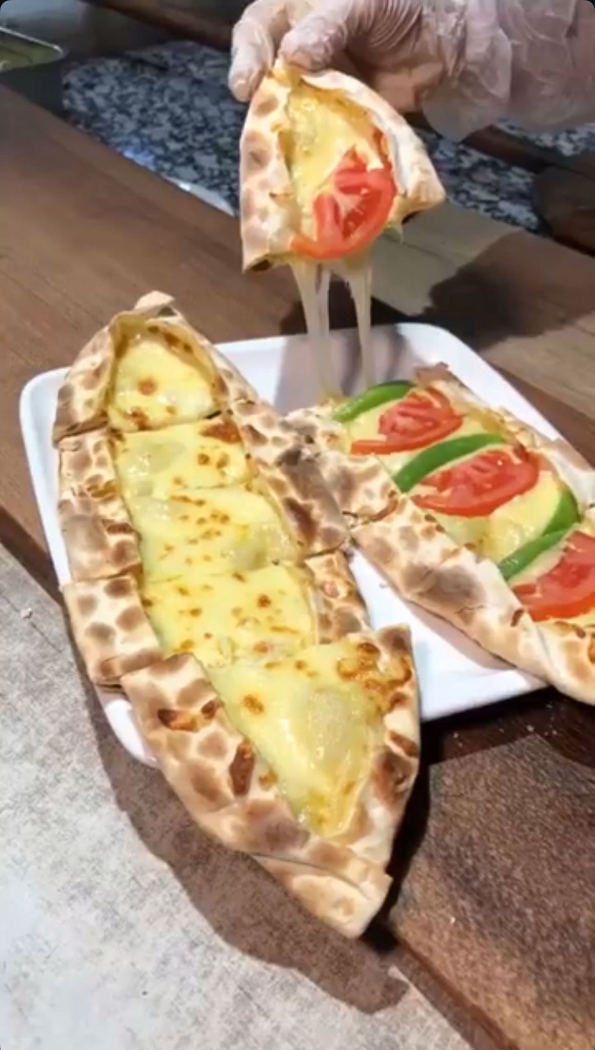 Etiş Kaşarlı Pide