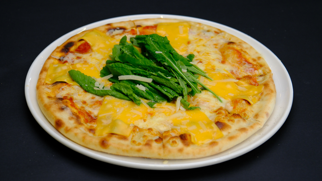 Dört Peynirli Pizza