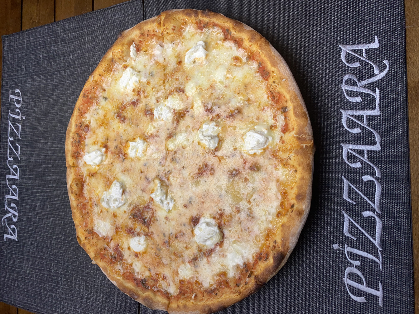 Four Cheese Pizza (32-33 cm.)