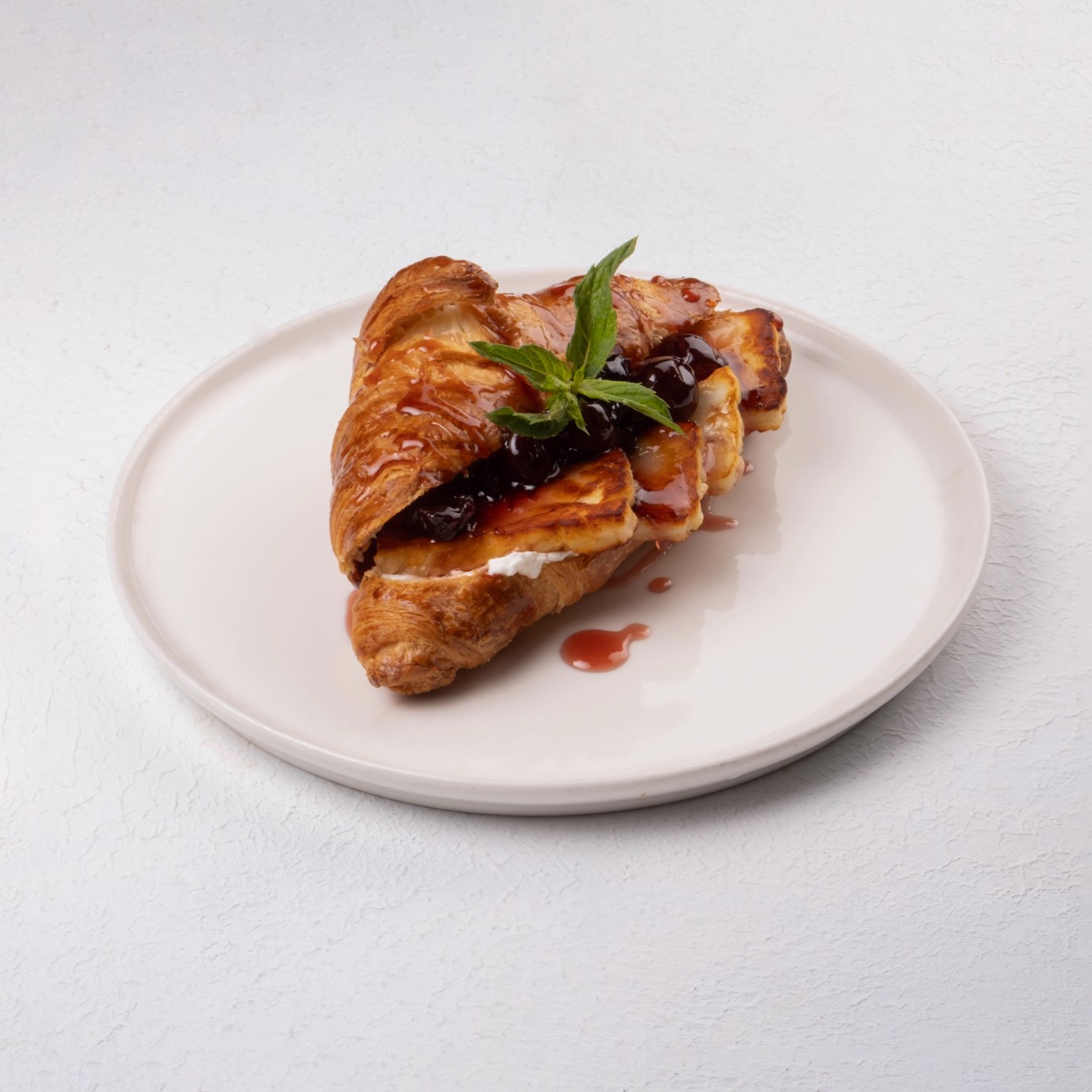 Hellim & Cherry Croissant