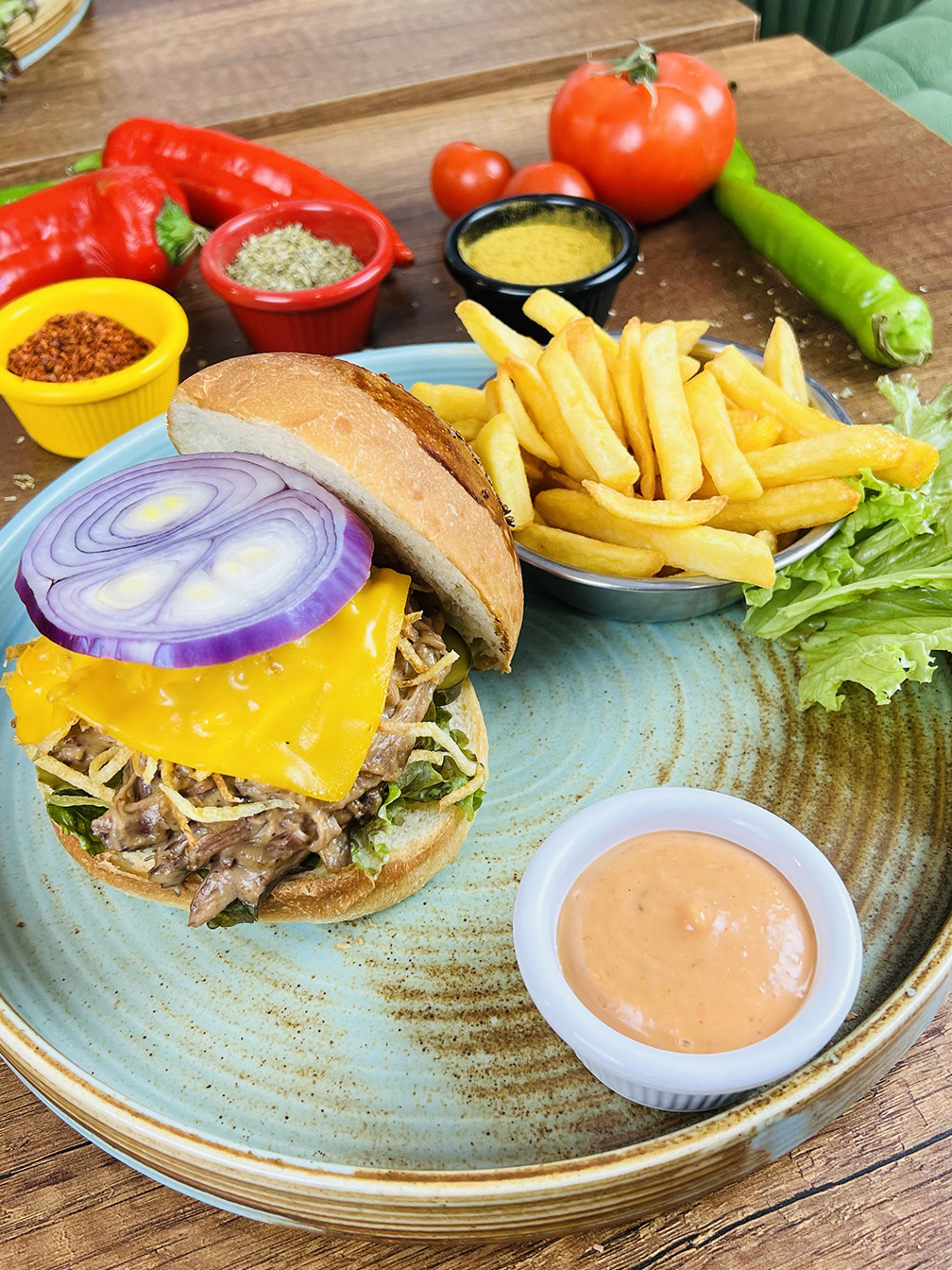  Barbekü Soslu Tiftik Burger
