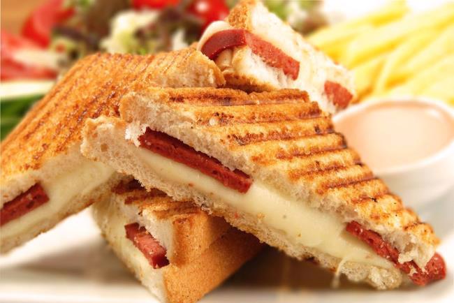 Sucuk Kaşarlı/ Saat 10:00 a kadar 1 Çay hediye