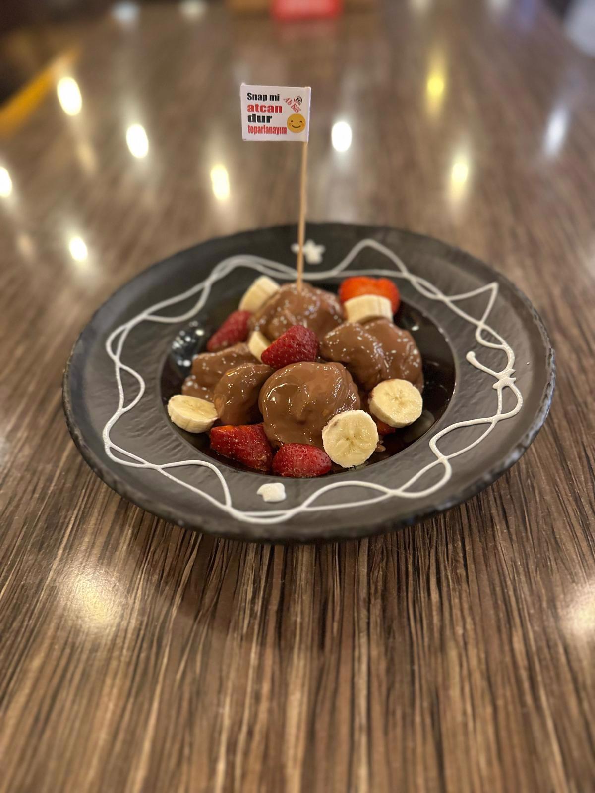 Dubai çikolatalı profiterol