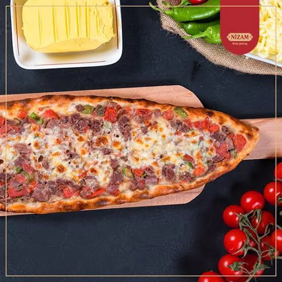 Kuşbaşı kaşarlı pide