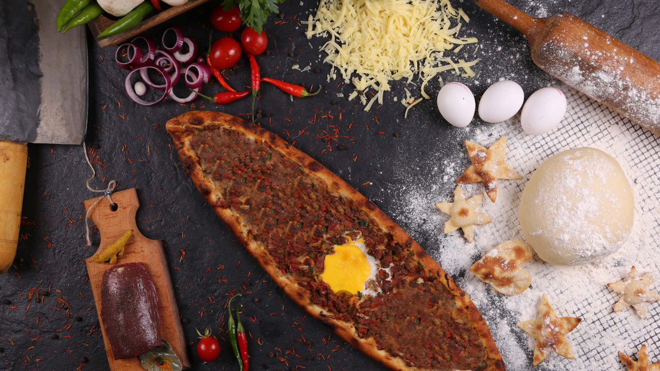 Kuşbaşılı Yumurtalı Pide