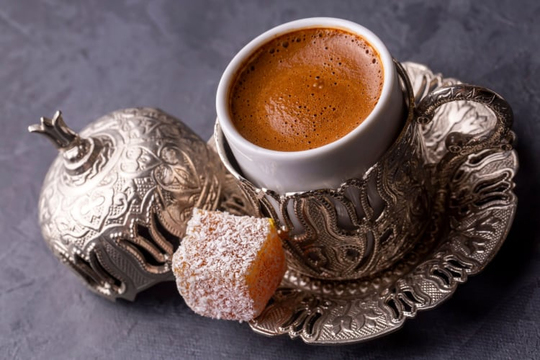 Damla Sakızlı Türk Kahvesi