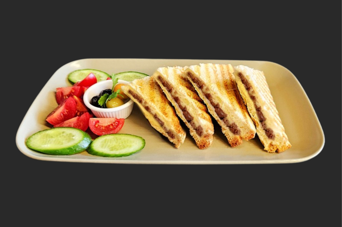 Kavurmalı Kaşarlı Bazlama Tost