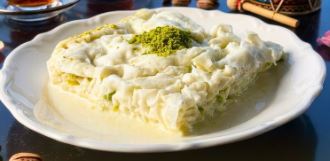 Güllaç (Antep fıstıklı)