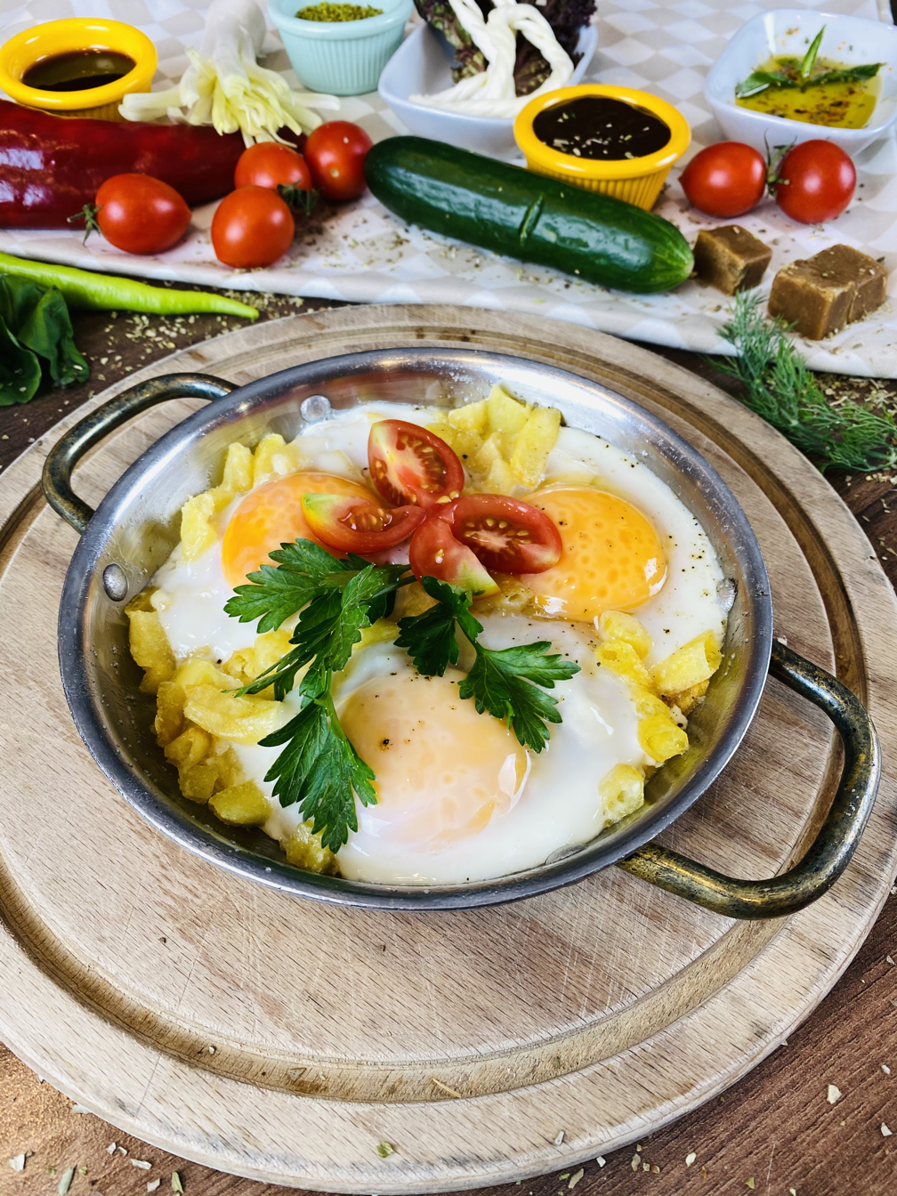  Sahanda Patatesli Yumurta