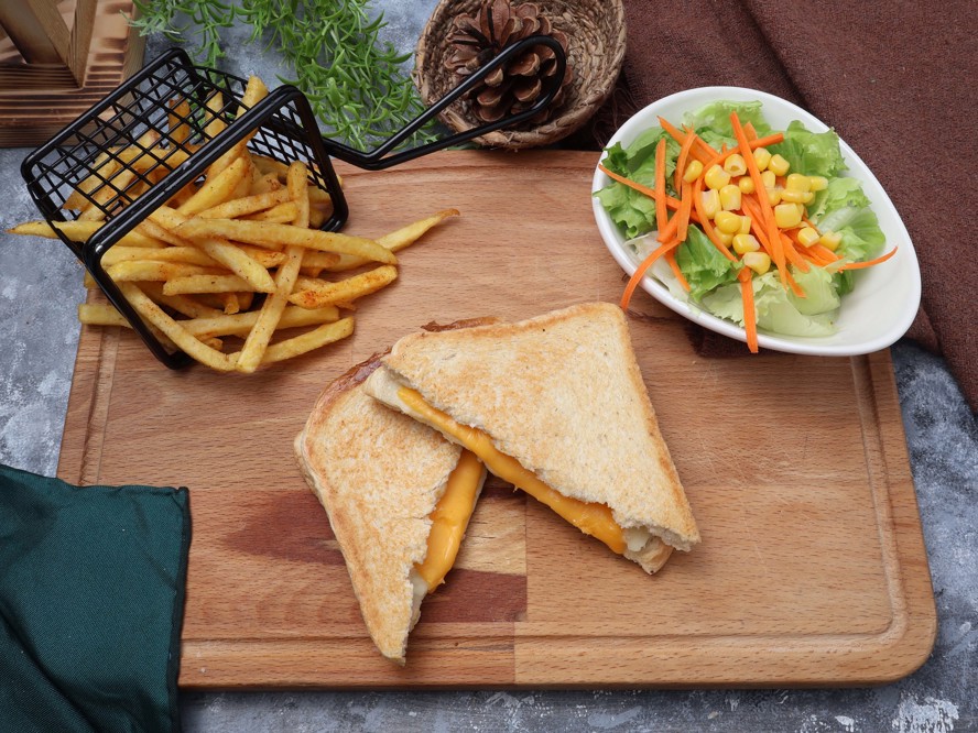 Bol Peynirli Tost