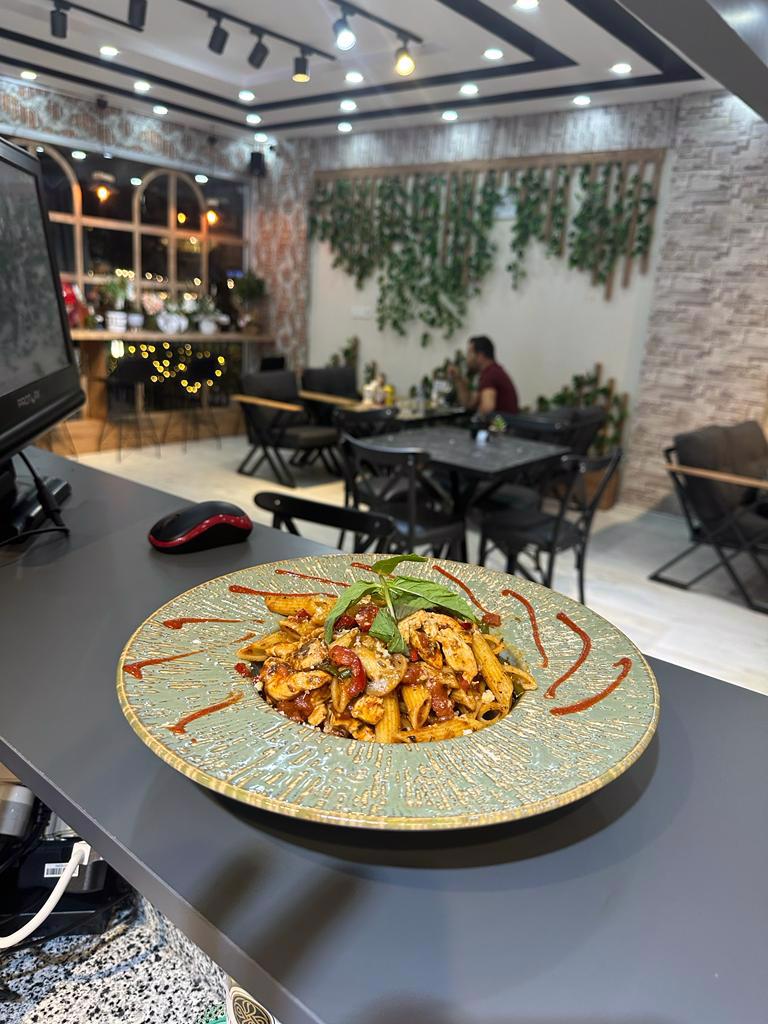 TAVUK VE SEBZELİ PENNE