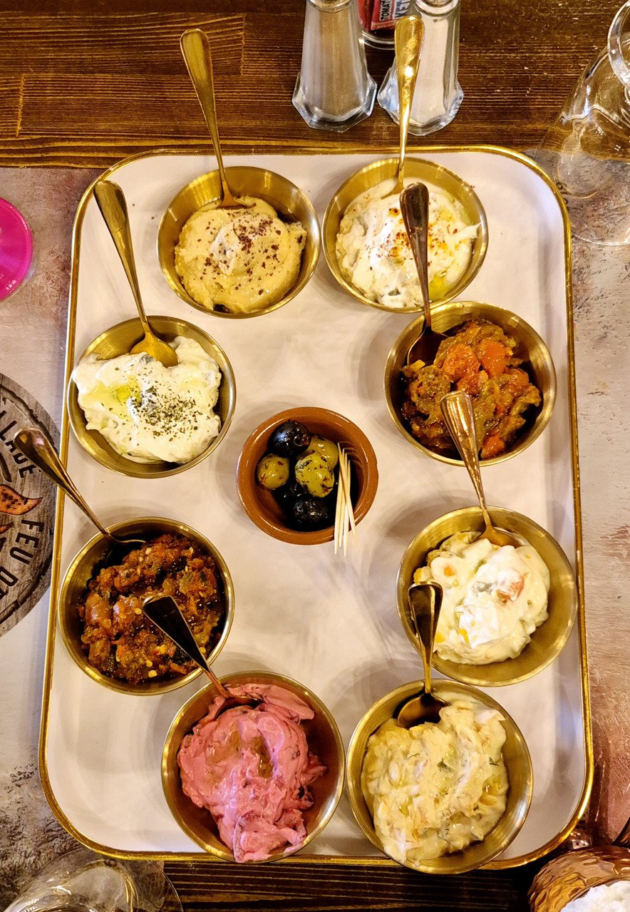 Assiette Entrée Mixte  à partager (assortiments de nos 8 mezzes)