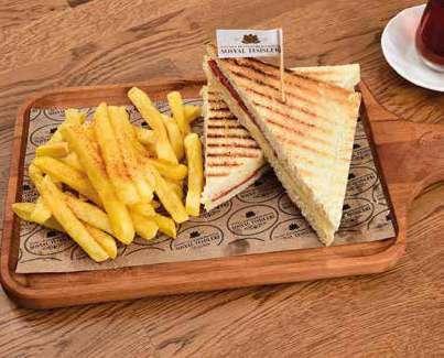Kavurmalı Kaşarlı Tost Tabağı(Salatalık Domates ve patates eşliğinde)