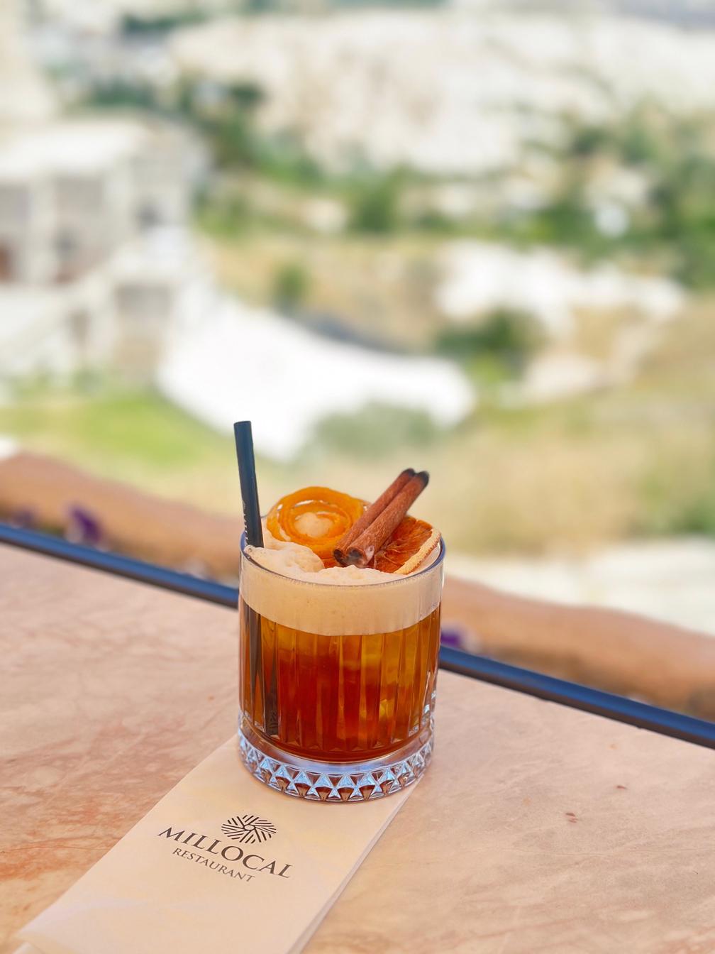 Cinnamon (signature)