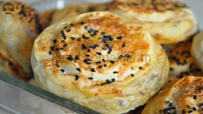 Ispanaklı Gül Böreği