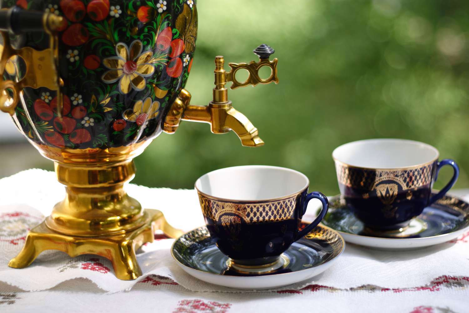 Çay samovarda