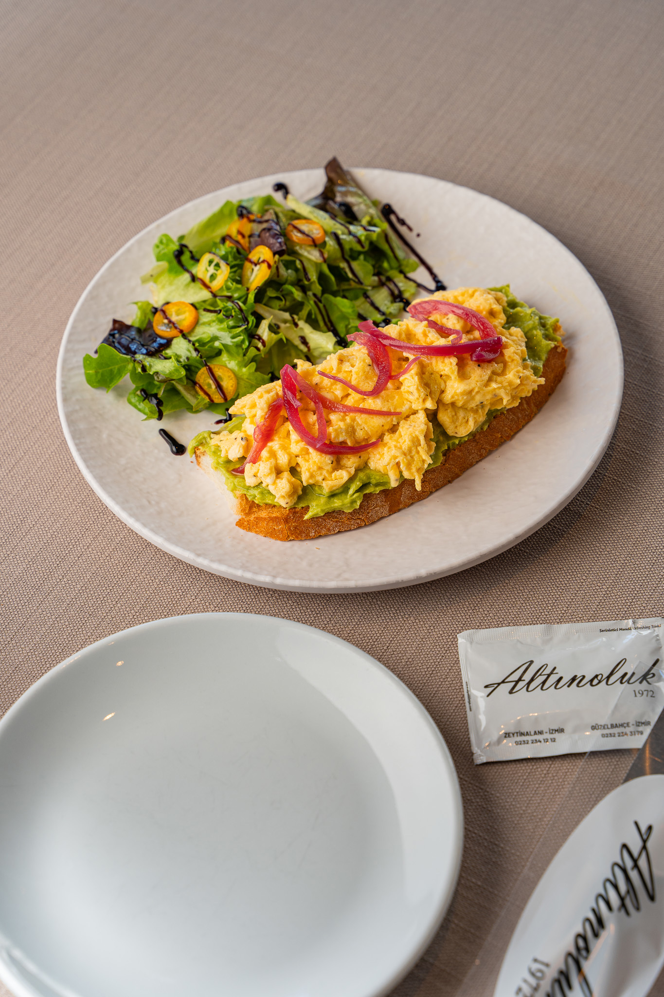 Avokado Soslu Scramble