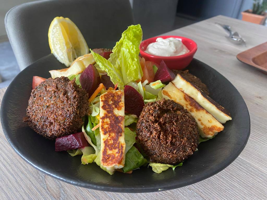 САЛАТ ХАЛУМИ & ФЕЛАФЕЛ / hellimli felafel salata ~ ВЕГЕТАРИАНСКОЕ МЕНЮ /  VEGETARIAN MENU ~ Fresh bites