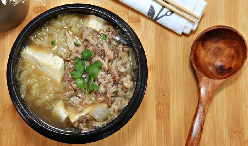 小白菜炖豆腐肥牛卷 Тушеная капуста, тофу и говядина