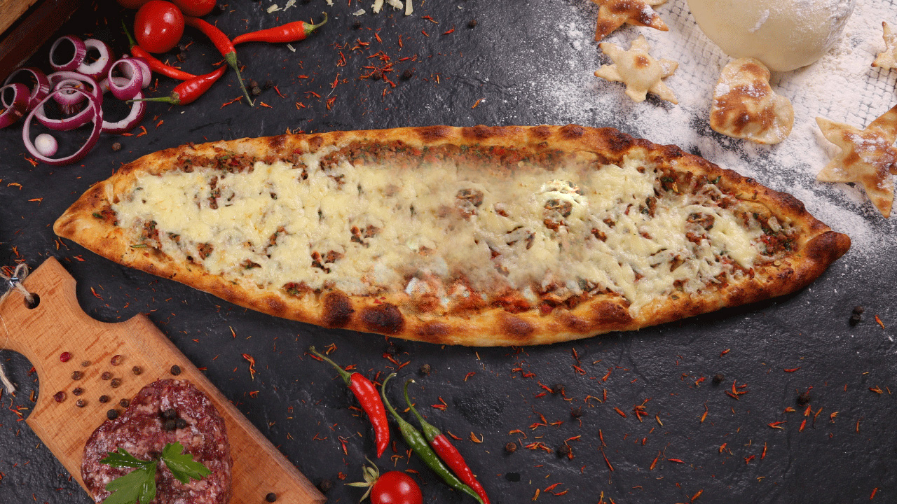 Kıymalı Kaşarlı Pide