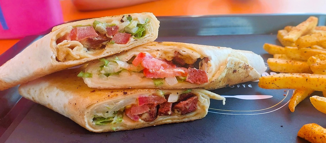 SUCUKUS HUMUS MAKSİMUS VE PATATES KIZARTMASI