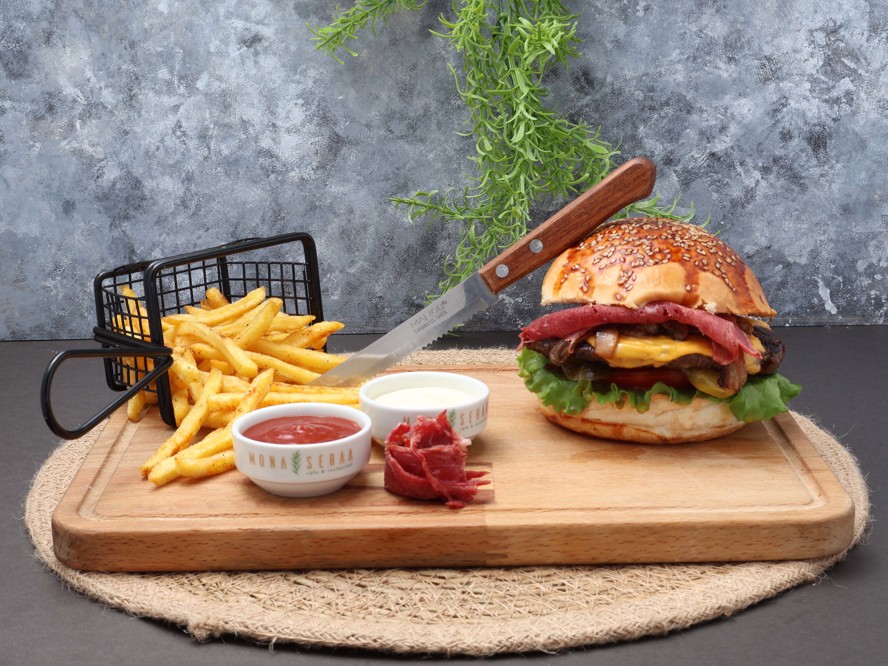 Mona Seraa Burger