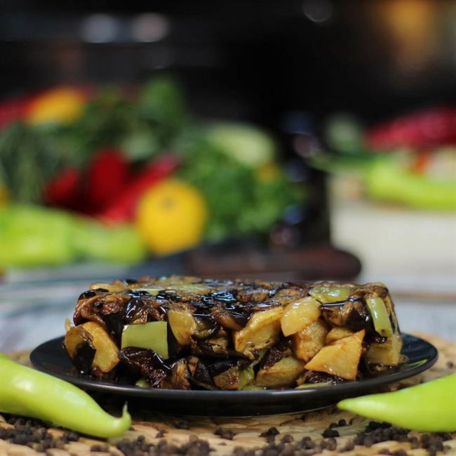Dried fried aubergines in tomato garlic sauce	