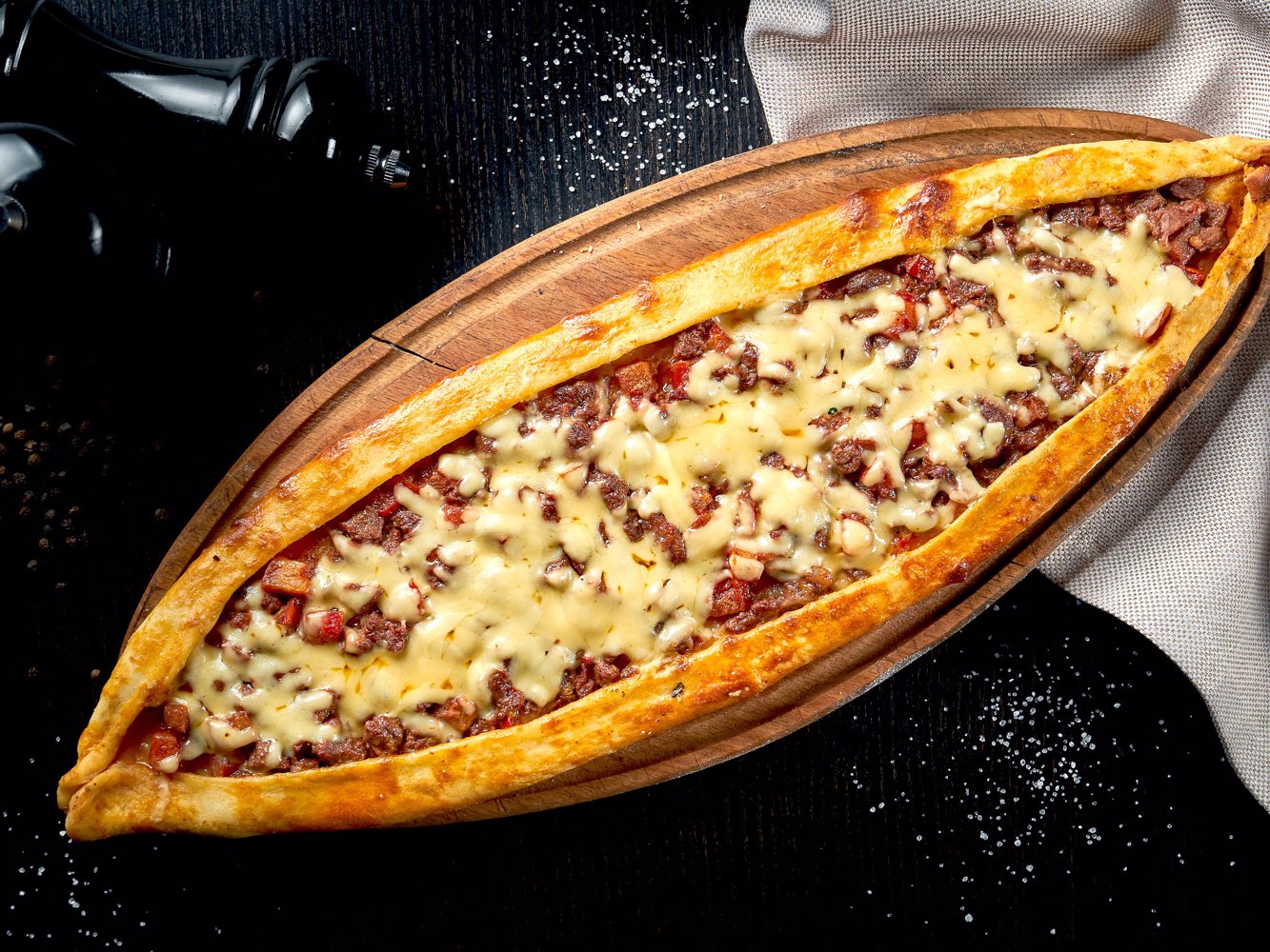 Kıymalı Kaşarlı Pide