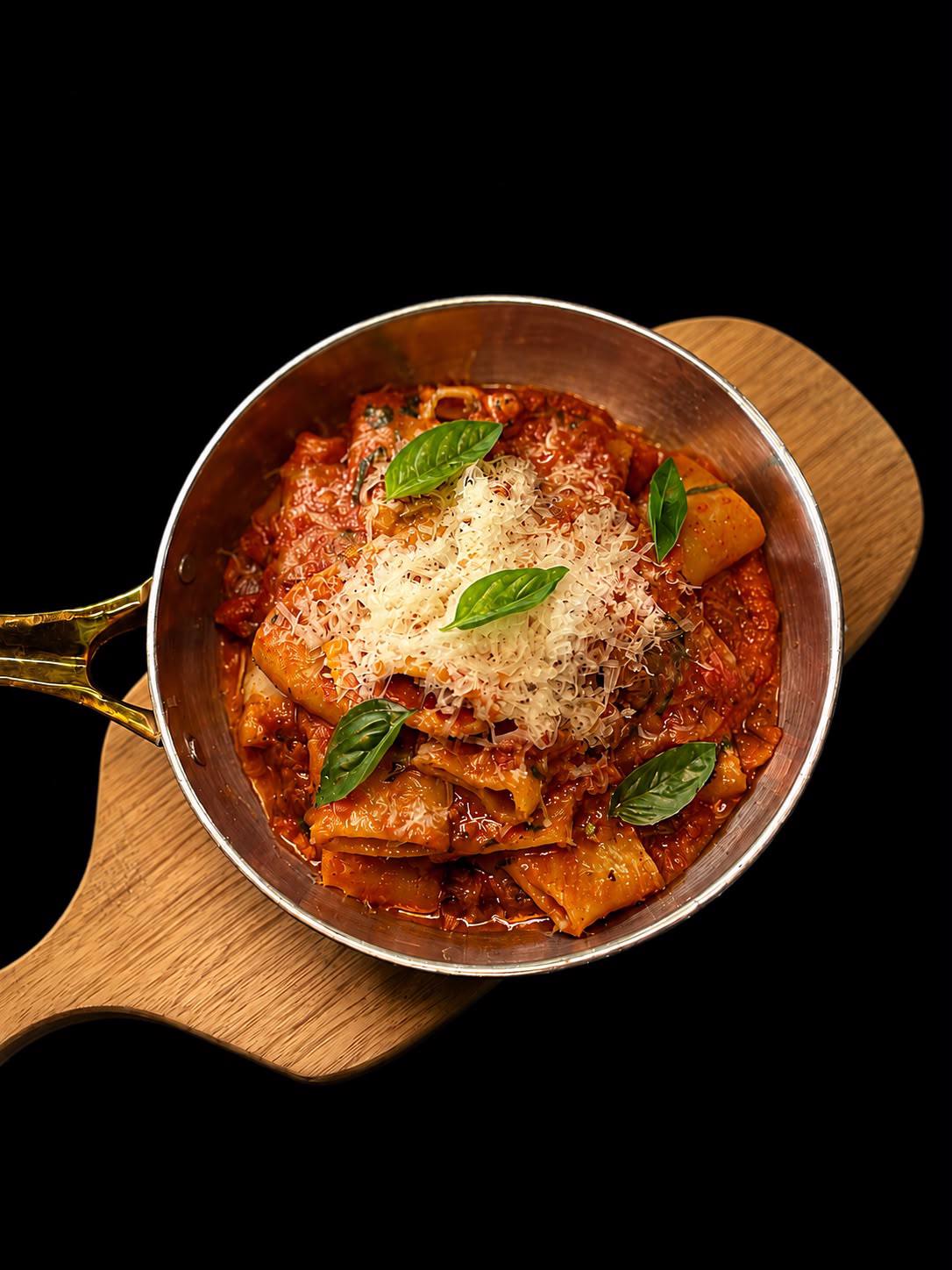 PACCHERİ CON POMODORİ E CARNE