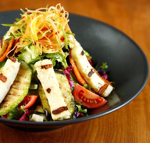 Izgara Hellim Peynirli Salata / Grilled Halloumi Cheese Salad