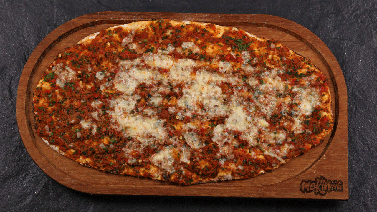Kaşarlı Lahmacun