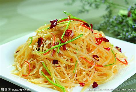 酸辣土豆丝-Горячий и кислый картофель