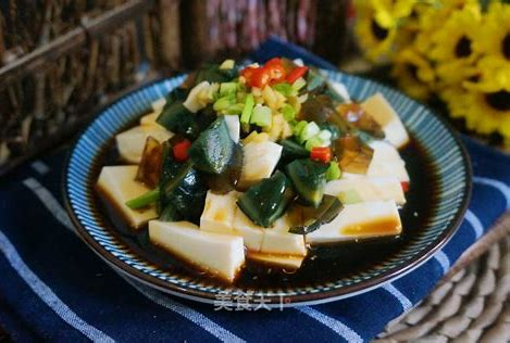 皮蛋豆腐-Маринованные яйца и тофу
