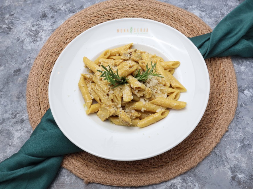 Köri Soslu Tavuklu Penne