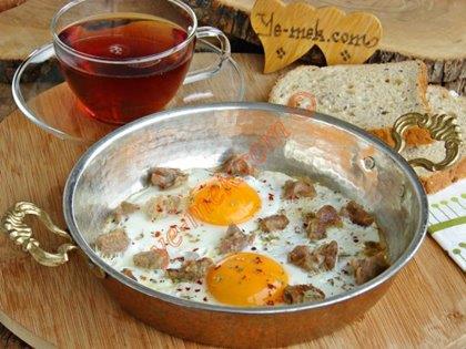 Kavurmalı yumurta