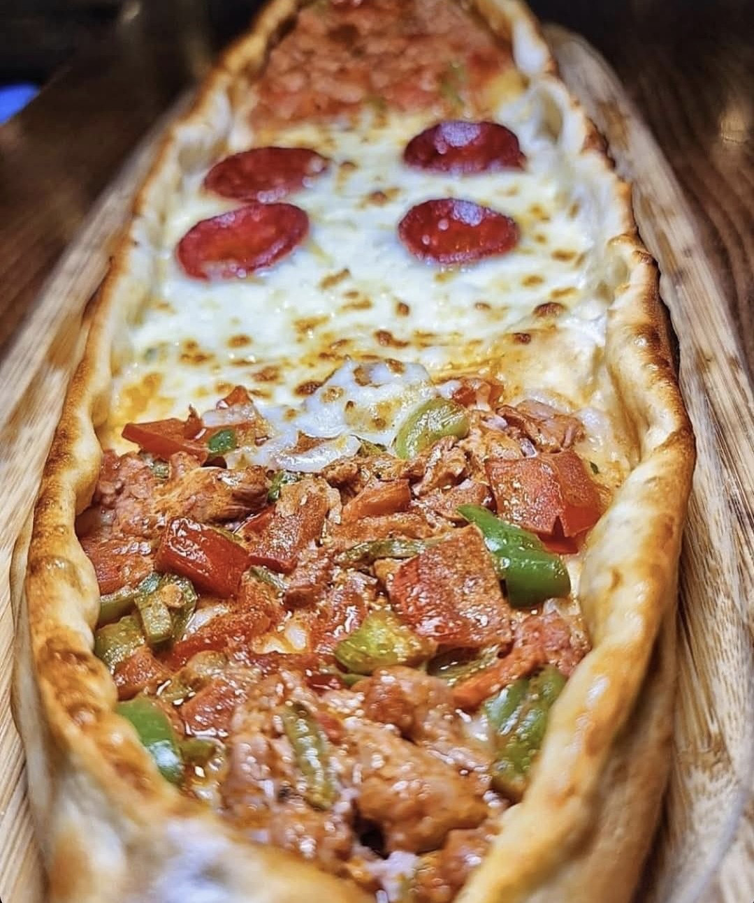 Pide mixte / Karisik Pide (soudjouk, agneau, viande hachée)