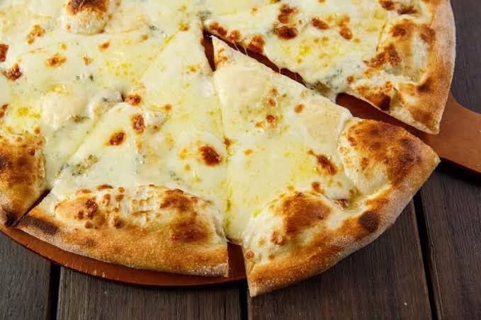 Dört Peynirli Pizza