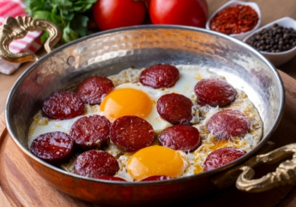 Sucuklu Yumurta