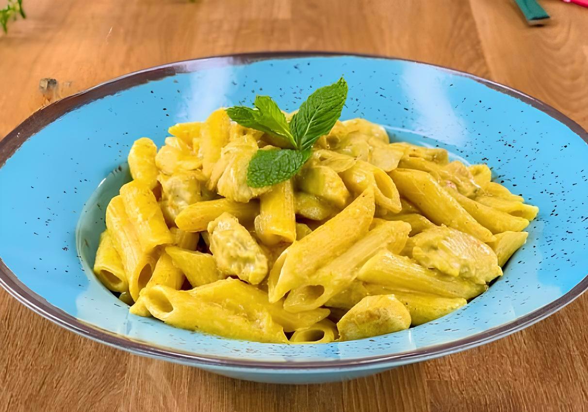 Köri Soslu Makarna